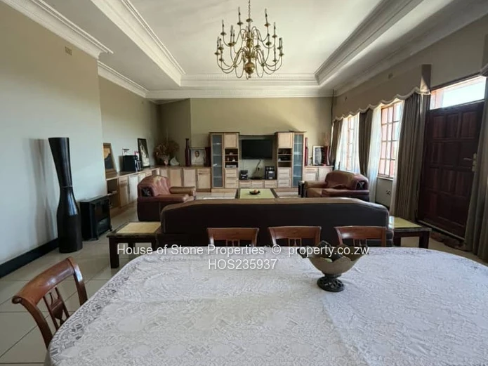 Hogerty Hill: Grand 8-Bed Mansion with Pool