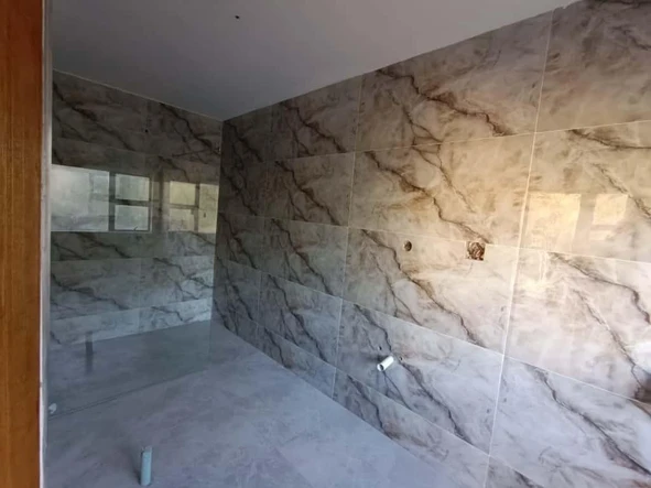 4 Bedroom Flat & Apartment