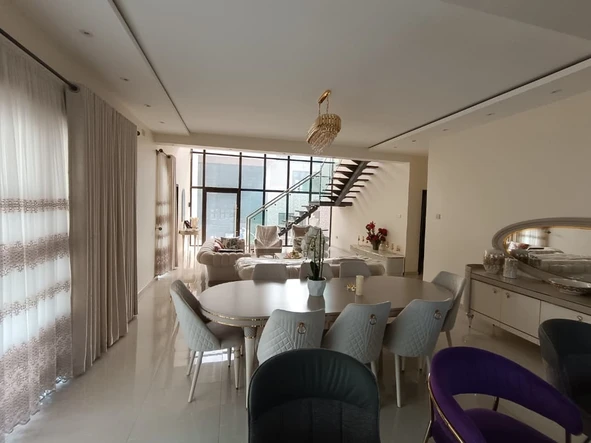 5 Bedroom Flat & Apartment