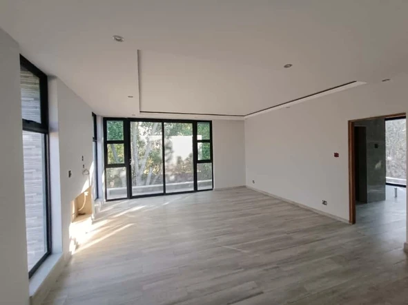 4 Bedroom Flat & Apartment