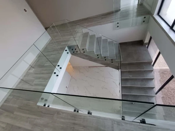 4 Bedroom Flat & Apartment