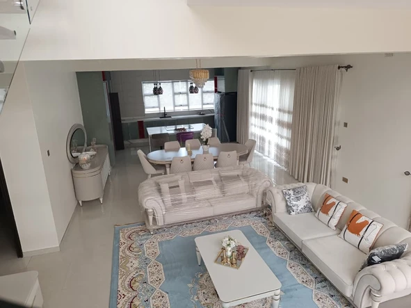 5 Bedroom Flat & Apartment