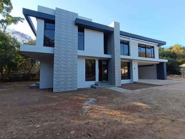 4 Bedroom Flat & Apartment