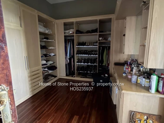 Hogerty Hill: Grand 8-Bed Mansion with Pool