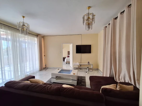 2 Bedroom Flat & Apartment
