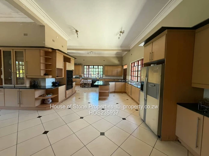 Hogerty Hill: Grand 8-Bed Mansion with Pool