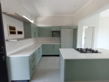 2 Bedroom Flat & Apartment