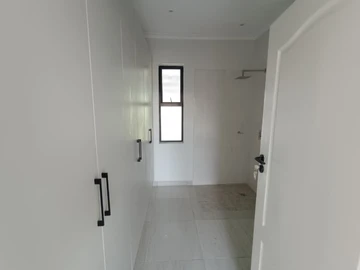 2 Bedroom Flat & Apartment
