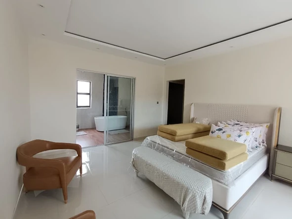5 Bedroom Flat & Apartment
