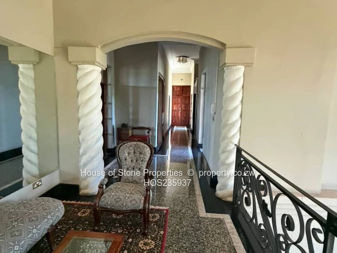 Hogerty Hill: Grand 8-Bed Mansion with Pool