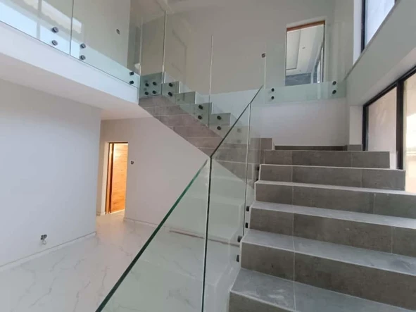 4 Bedroom Flat & Apartment