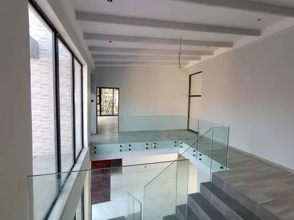 4 Bedroom Flat & Apartment