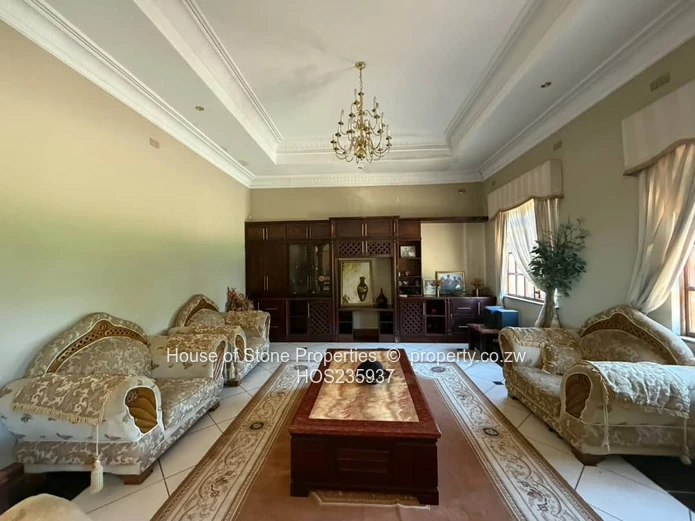 Hogerty Hill: Grand 8-Bed Mansion with Pool