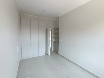2 Bedroom Flat & Apartment
