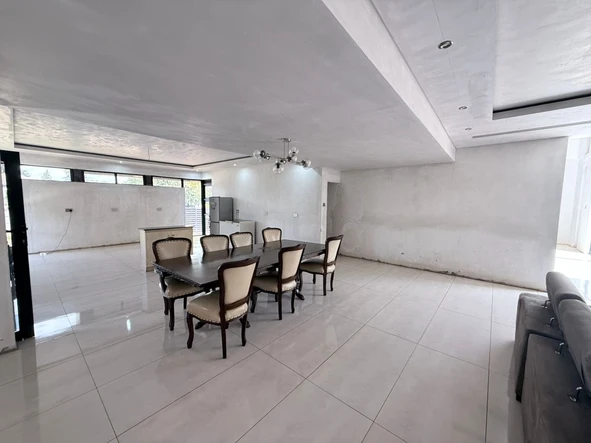 8 Bedroom House