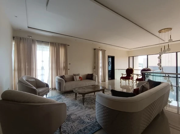 5 Bedroom Flat & Apartment