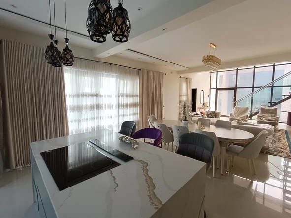 5 Bedroom Flat & Apartment