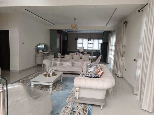 5 Bedroom Flat & Apartment