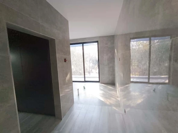 4 Bedroom Flat & Apartment