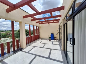 2 Bedroom Flat & Apartment