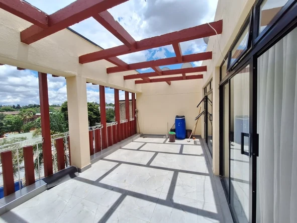 2 Bedroom Flat & Apartment