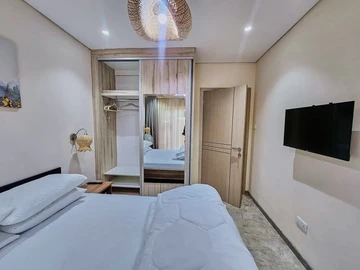 3 Bedroom Flat & Apartment