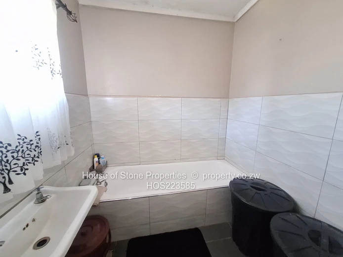 Charming Garden Flat in Meyrick Park: Modern Living Awaits!