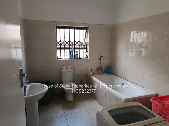 5 Bedroomed House In Pomona For Sale