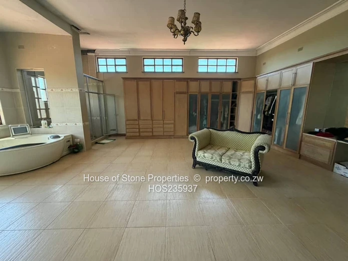 Hogerty Hill: Grand 8-Bed Mansion with Pool