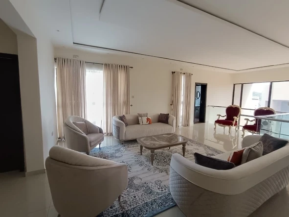 5 Bedroom Flat & Apartment