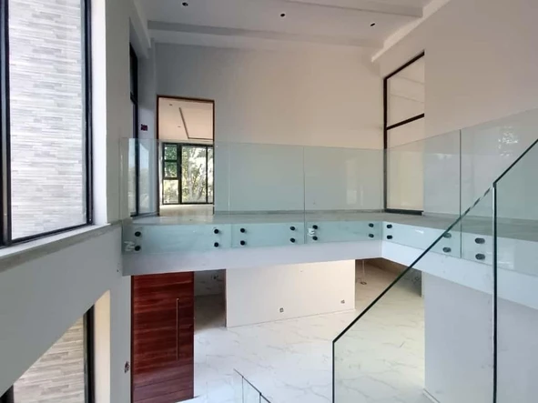4 Bedroom Flat & Apartment