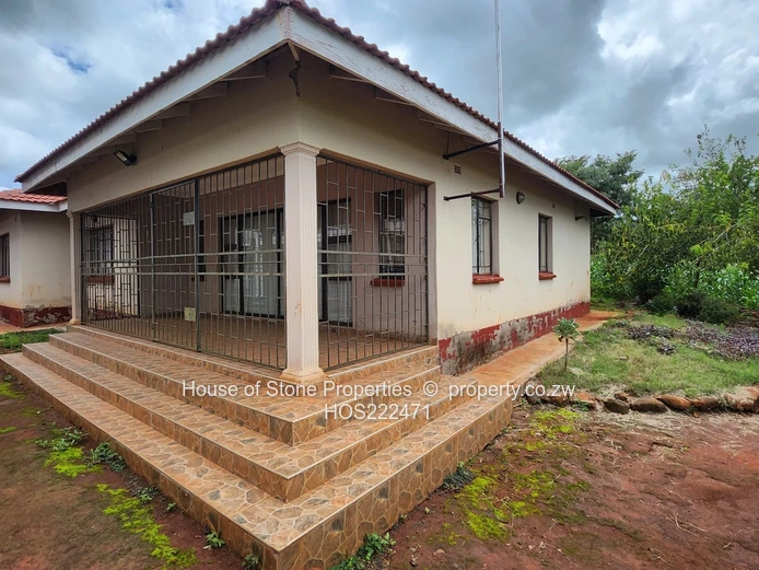 Spacious 5-Bedroom Family Home in Charlotte Brooke