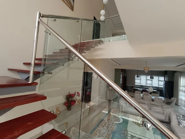 5 Bedroom Flat & Apartment