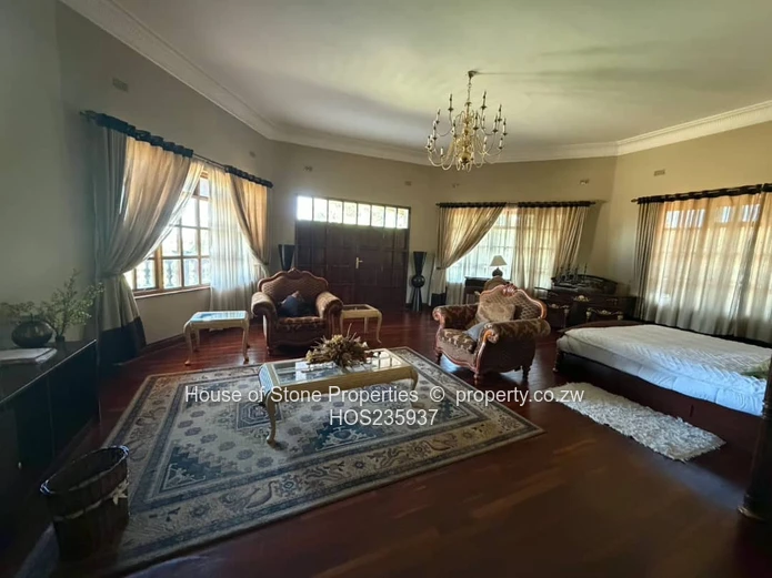 Hogerty Hill: Grand 8-Bed Mansion with Pool