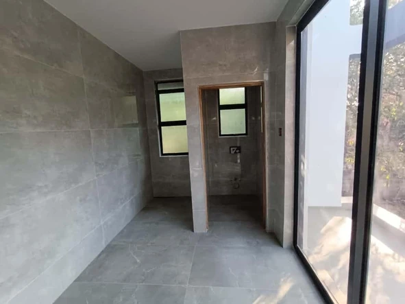 4 Bedroom Flat & Apartment