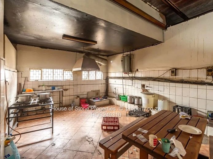 ??Eastlea Commercial Building For Sale