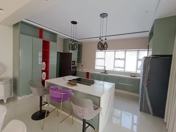 5 Bedroom Flat & Apartment
