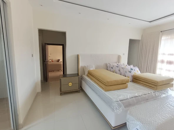 5 Bedroom Flat & Apartment