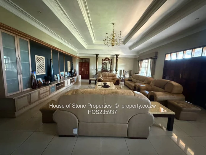 Hogerty Hill: Grand 8-Bed Mansion with Pool