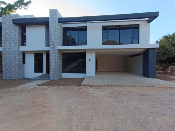4 Bedroom Flat & Apartment