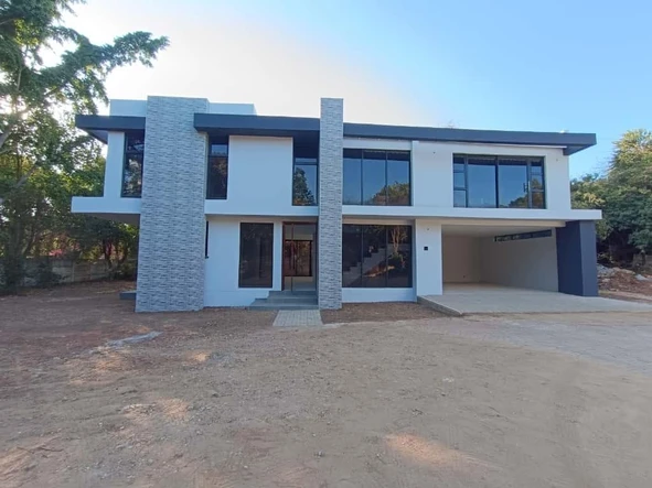 4 Bedroom Flat & Apartment