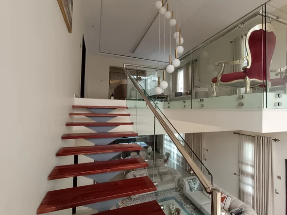 5 Bedroom Flat & Apartment
